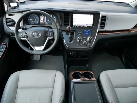 シエナ　リミテッド　　SIENNA　USトヨタ　ミニバン　ファミリーカー　パールホワイト　AWD　新車並行　電動格納ミラー　JBL　アルパイン (3)